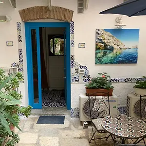Cortile Azzurro , Trapani Italia